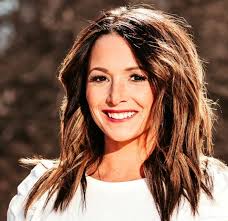 Amanda Eldridge's Instagram, Twitter & Facebook