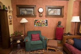Mar 08, 2010 · i showcase 8 distinct looks popular in 1940s interior design. Vivid Colors Give Artist S Bay View Bungalow Happy Flow Between Rooms