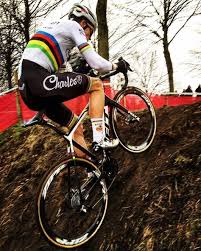 Een snelle pit stop voor de van aert express Wout Van Aert Ciclocross Bici Chicas En Moto