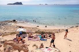 Deze mondkapjesplicht volgt op het advies van het kabinet (30 september) om mondkapjes te dragen in openbare ruimte. Catalaanse Mondkapjesplicht Geldt Niet Voor Stranden Ibiza En Mallorca Buitenland Telegraaf Nl