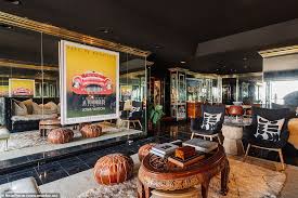 Maybe you would like to learn more about one of these? Sex And The City Alum John Corbett Offloading His West Hollywood Condo In Luxury Building For 1 31m Aktuelle Boulevard Nachrichten Und Fotogalerien Zu Stars Sternchen