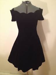 Black Velvet Scalloped Neckline Cocktail Dress I Have This Dress And Have No Idea How To Wear It Little Black Dress Old Hollywood Glamour Dresses