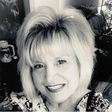 Lisa Gilland's Instagram, Twitter & Facebook