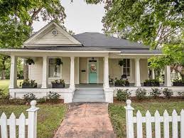 111 Wells St Valdosta Ga 31601 Mls 114733 Zillow Old Houses Garden Tub House Exterior