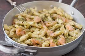 Facile e veloce nella preparazione. Pasta Pesto Di Pistacchio E Salmone Affumicato Ricetta Cremosa