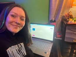 Driving 90 miles to get your fave coffee and get your nails done at your  fave place… that's dedication! Karina's Nail always does me right. I'll  gladly drive the distance to have