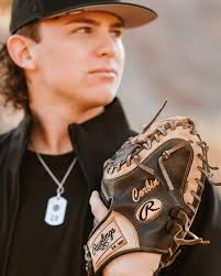 i'm just surprised as all of you guys i'm finally graduating!!! link in bio  for an announcement!!