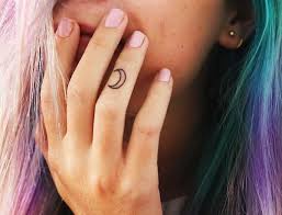 You can choose a tattoo with special and important words such as family, love, hope and others, heart or pulse designs or animal silhouettes ones. 65 Fun Fierce And Funky Finger Tattoos