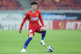 Statistika tijekom karijere (nastupi, golovi, kartoni) i povijest transfera. Dennis Man Vandut De Fcsb La Parma Pentru 13 Milioane De Euro Este Cel Mai Scump Transfer Din Istoria Ligii I Stirileprotv Ro