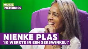 'bij anne frankhuis denk ik: Nienke Plas Krijgt Schrik Van Haar Leven Ze Wordt Verdacht Van Drugshandel