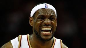 NBA-Play-offs: Mutter von NBA-Superstar James geht auf Gegner los