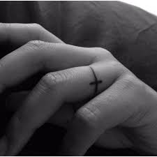 Pin By Yana Valtchanova On Inkkk Cross Finger Tattoos Wedding Band Tattoo Tattoo Wedding Rings
