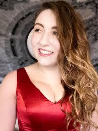 Kira Simmons's Instagram, Twitter & Facebook