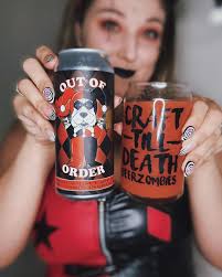 𝐼'𝓂 𝓀𝓃𝑜𝓌𝓃 𝓉𝑜 𝒷𝑒 𝓆𝓊𝒾𝓉𝑒 𝓋𝑒𝓍𝒾𝓃𝑔, 𝐼'𝓂 𝒿𝓊𝓈𝓉  𝒻𝑜𝓇𝑒𝓌𝒶𝓇𝓃𝒾𝓃𝑔 𝓎𝑜𝓊 ♦️🖤 I'm Dr. Harleen Quinzel, I've got a Ph.D  in drinking beer and kicking ass, and we're bringing in day 6 of #