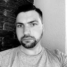 Robin Lang's Instagram, Twitter & Facebook