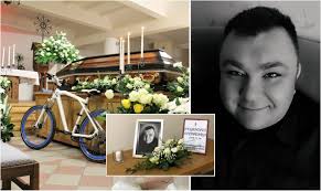 €50th.* jun 8, 1995 in volgograd, russia. Atsisveikinama Su Eugenijumi Ostapenko Groja Jo Hitai Prie Karsto Pastatytas Dviratukas Delfi Veidai