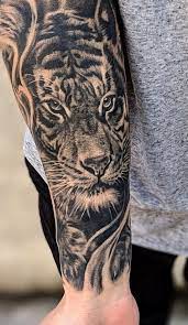 pin em tatuagens realistas