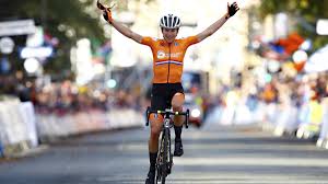 We would like to show you a description here but the site won't allow us. Van Vleuten Triumphiert Nach Solofahrt Kicker