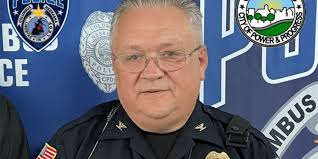 Longtime Columbus police chief announces retirement