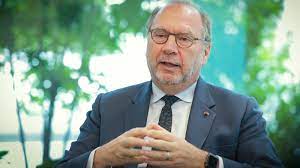 Cependant, un hypocoristique de pierre n est pas à exclure … Leaders Driving Change Peter Piot Director London School Of Hygiene And Tropical Medicine Takeda