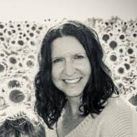 Sharon Spratt's Instagram, Twitter & Facebook