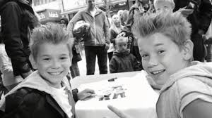 Marcus & martinus rejser pludselig til danmark. Marcus Og Martinus Smil Lyrics Chords Chordify