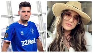 Denis alibec, atacantul de 28 de ani al celor de la astra, a profitat de timpul liber pentru a merge acasă și pentru a se relaxa. Ianis Hagi IndrÄƒgostit De O RomancÄƒ Cum AratÄƒ Iubita Lui Elena Stau Bine Cu Dragostea