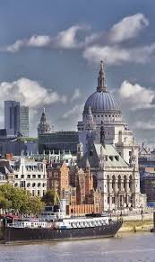 I dont want to go n visit big ben or im intrested in churches and muesems,plus some places which r close to nature,somethn like stone you're near to the law courts then. London St Pauls Cathedral London Places To Travel England Travel