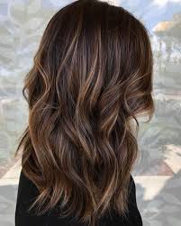 Es spielt aber auch eure wunschfarbe eine wichtige rolle um die passende farbe zum abmattieren zufinden. 60 Looks With Caramel Highlights On Brown And Dark Brown Hair Braune Haare Frisuren Haarfarben Lange Haare Braune Haare
