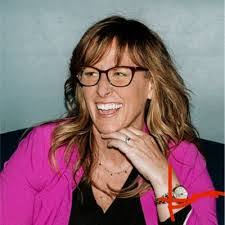 Sarah Tupper's Instagram, Twitter & Facebook