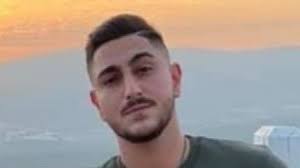 אוקון היה מורה למדעים ומחנך בשכבה ו' באחד מבתי הספר היוקרתיים בעיר. Snsco6k Elfsim