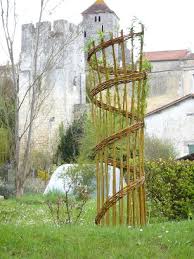 Vannerie Exterieure Haie Vivante En Osier Tresse Abri Banc Vivant Tontine Osier Decoration Jardin Structure De Jardin Decoration Jardin Idee Deco Jardin