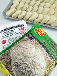 Kueh tepung gomak bahan2 utk tepung tepung pulut air secubit garam tepung kacang hijau serbuk utk. Untuk Buat Kuih Tepung Gomak Resepi Sheila Rusly Fans Facebook