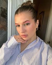 Amy Yuhas's Instagram, Twitter & Facebook