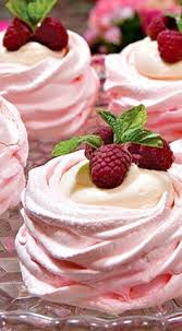 Idee Meringue Mousse Chocolat Noir Fruits Rouges Mousse Recipes Desserts Chocolate Mousse Recipe
