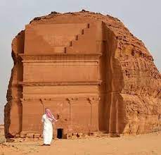 صورة لمدائن صالح بالمملكة العربية السعودية رغم أن مدائن صالح لم تحظ بما حظيت به مدينة البتراء في الأردن من شهرة فإن هذه المدينة السعودية التي كانت ثاني أكبر مد