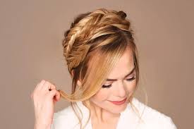 Christmas hair doesn't have to be all big bouncy blowdries and hollywood waves that take hours to achieve. 36 Amazing Braid Hairstyles For Christmas Lovehairstyles Com