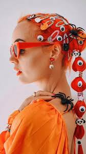 Halloween hair doesn't need to be complicated! Just like this easy bubble  ponytail by @Lydia Rowley