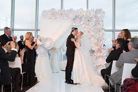 Comedian Iliza Shlesinger S Modern Wedding Celebration In L A Celebrity Weddings Wedding Modern Iliza Shlesinger