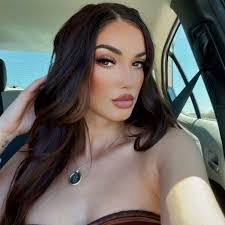 Hannah Pugh's Instagram, Twitter & Facebook