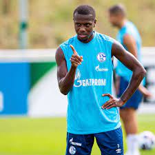 Latest on schalke 04 defender hamza mendyl including news, stats, videos, highlights and more on espn. Schalke 04 Hamza Mendyl Soll Trotz Einiger Transfer Angebote Bleiben Schalke 04