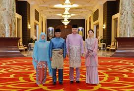 Sultan abdul jalil iv diturunkan takhta dan hendak dilantik sebagai bendahara semula oleh raja baru tersebut. Lulusan Kejuruteraan Kimia Wajah Cantik Lembut Tuanku Zara Di Usia 47 Tahun Tambat Hati Rakyat Nona