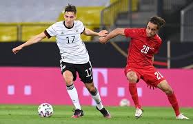 Kijk live naar de groepswedstrijd op het ek voetbal tussen denemarken en finland. Frankrijk En Engeland Winnen Hun Oefenwedstrijd In Aanloop Naar Ek Denemarken Sleept Gelijkspel Uit De Brand Tegen Duisland Ek Voetbal 11 Juni Tot 11 Juli Hln Be
