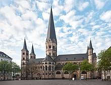 Im rheinland setzen männer ihren liebsten frische birken mit bunten bändern vor die tür. Bonn Wikipedia