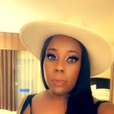 Marie Dever's Instagram, Twitter & Facebook