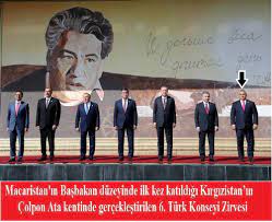 Macaristan'daki turanizmus akımının taraftarlarınca savunulan görüştür. Macarlarin Turklugu Pakman World