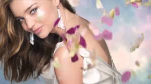 Miranda Kerr sai nägu Swarovski
