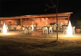 Mas de teret ofrece (a 10 minutos de tarragona y a 2 minutos de la estación del ave) el mejor servicio personalizado para las empresas y las entidades con diferentes actividades lúdicas. Iluminacion Masia Para Bodas Luxiform Lighting Designers