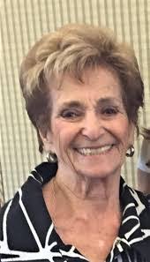 Elaine Lamm's Instagram, Twitter & Facebook