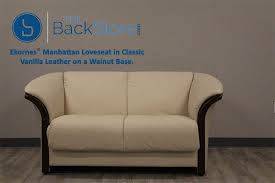 With a fixed back and curved wood finishes, the manhattan is for those with an evolved sense of style. Stressless Manhattan Chair In Paloma Light Grey Leather On A Wenge Base